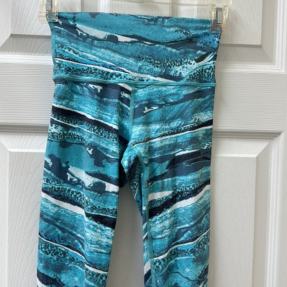 LIKE NEW! Lululemon Wunder Under Hi-Rise Tight - Picture 6 of 12